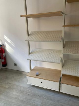 Estantería Elvarli Ikea con cajón y baldas