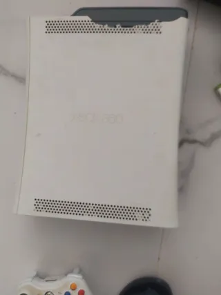 Xbox 360 Blanca + Accesorios y Juego