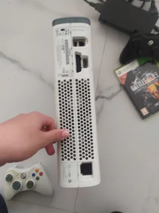 Xbox 360 Blanca + Accesorios y Juego