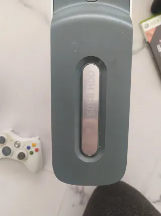 Xbox 360 Blanca + Accesorios y Juego