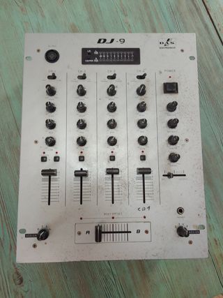 DAS DJ-9 Mesa de Mezclas Profesional