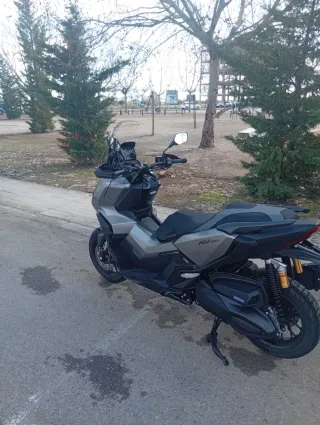 Moto honda ADV 350cc de julio del 2025