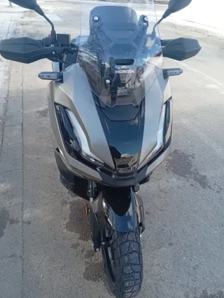Moto honda ADV 350cc de julio del 2025