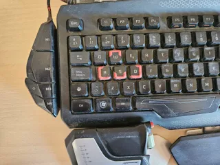 Teclado mad catz s.t.r.i.k.e. 7