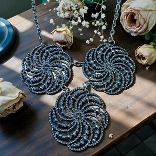 Collana con pendenti antichi in cut steel fine 800