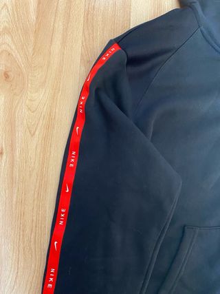 Sudadera Nike con capucha y cremallera