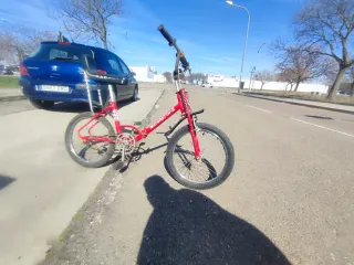 Bicicleta antigua roja