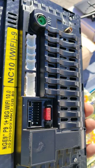 SE VENDE PANTALLA DIGITAL PARA COCHE NUEVA