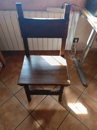 Sillas rústicas de madera maciza