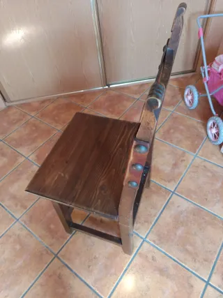 Sillas rústicas de madera maciza