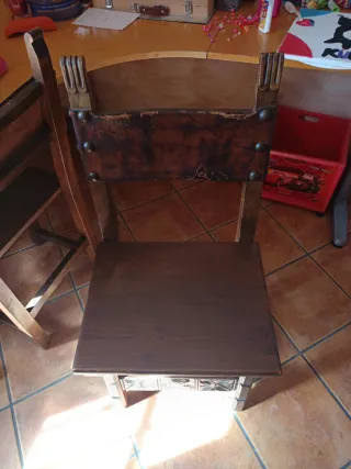 Sillas rústicas de madera maciza