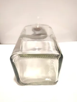 Botella antigua de vidrio con corcho