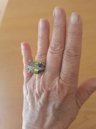 Sortija Plata. Piedras Verdes naturales y circonit