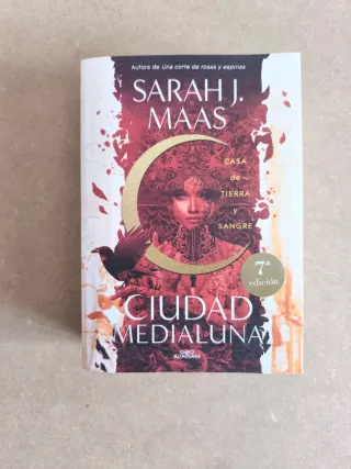 CASA DE TIERRA Y SANGRE (CIUDAD MEDIALUNA 1)