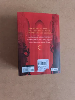 CASA DE TIERRA Y SANGRE (CIUDAD MEDIALUNA 1)