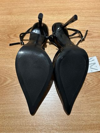 Zapatos negros Zara