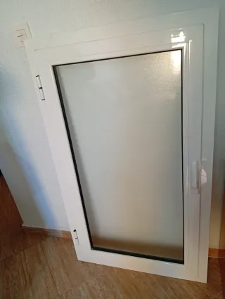 Ventanas de aluminio blancas