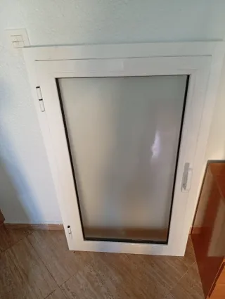 Ventanas de aluminio blancas