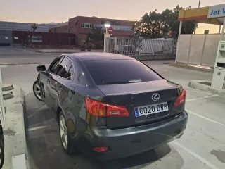 Lexus Luxury is220d