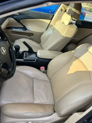 Lexus Luxury is220d