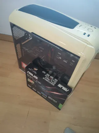 Torre Gaming CoolBox Negra y Blanca