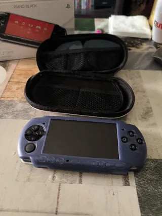 PSP Slim & Lite Piano Black Sony Protector y funda