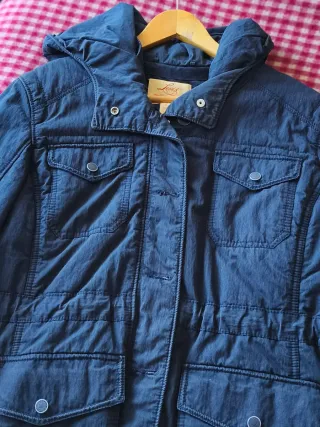 Chaqueta Levi's azul marino con capucha