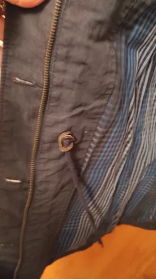 Chaqueta Levi's azul marino con capucha