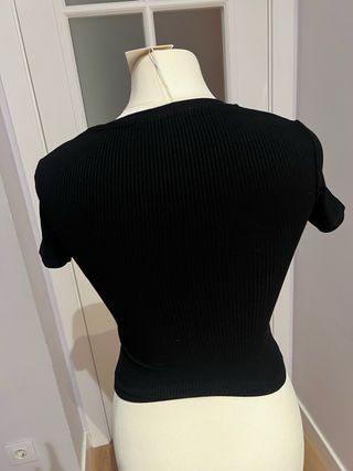 Camiseta Pull&Bear negra con corte