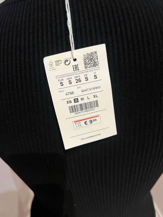 Camiseta Pull&Bear negra con corte