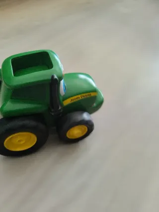 Trattore giocattolo John Deere in buone condizioni