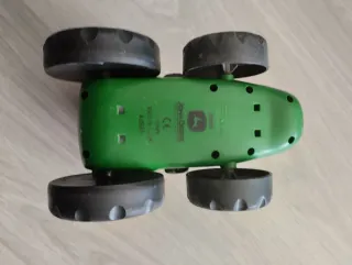 Trattore giocattolo John Deere in buone condizioni