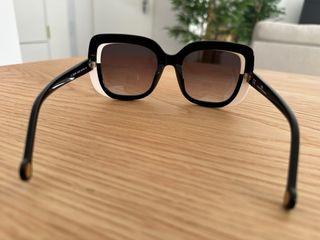 Gafas de sol Carolina Herrera negras y blancas