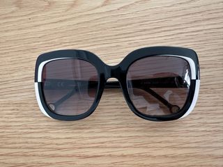 Gafas de sol Carolina Herrera negras y blancas
