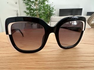Gafas de sol Carolina Herrera negras y blancas