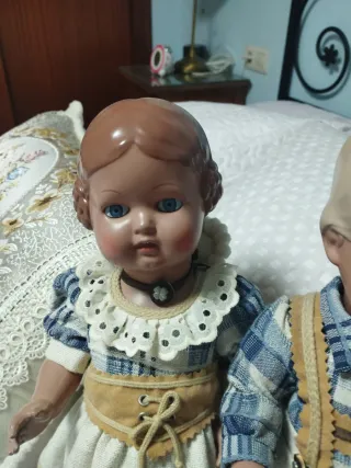 Coppia di bambole antiche