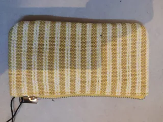 Cartera de mujer con rayas amarillas