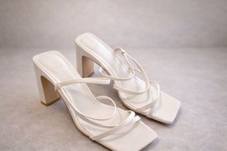 Sandalias de tacón blancas