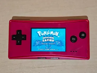 Game Boy Micro Rosa + Pokémon Zafiro