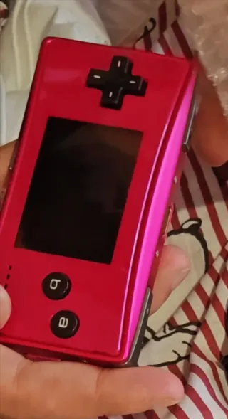 Game Boy Micro Rosa + Pokémon Zafiro