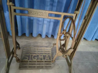 Máquina de coser antigua solo venta en persona