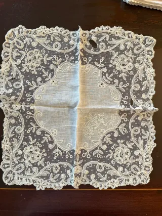 Pañuelo antiguo de encaje bordado