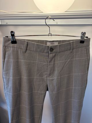 Pantalón de vestir hombre Bershka cuadros gris