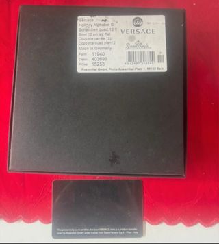 3 scatole vuote Oppo, Prada, Versace