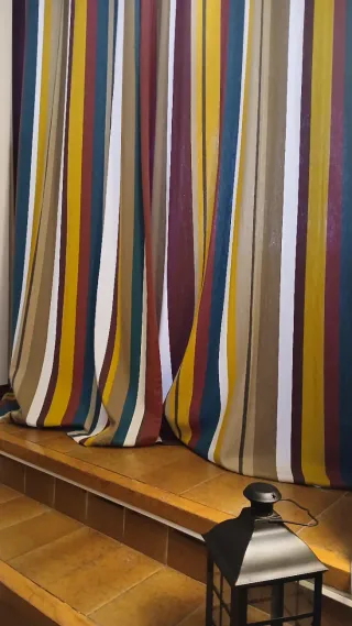 Tende multicolor in tessuto