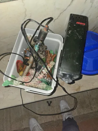 Pecera con calentador y filtro