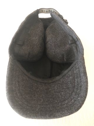 Gorra gris con orejeras Nueva a estrenar￼