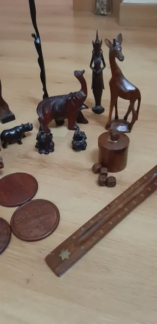 Figuras de madera artesanales