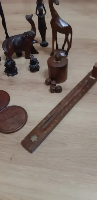 Figuras de madera artesanales