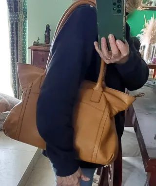 Bolso de hombro color mostaza